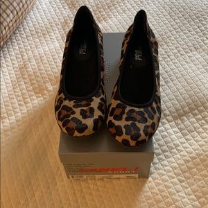 Van Eli Leopard  Sport Ballet Shoes 9.5 narrow